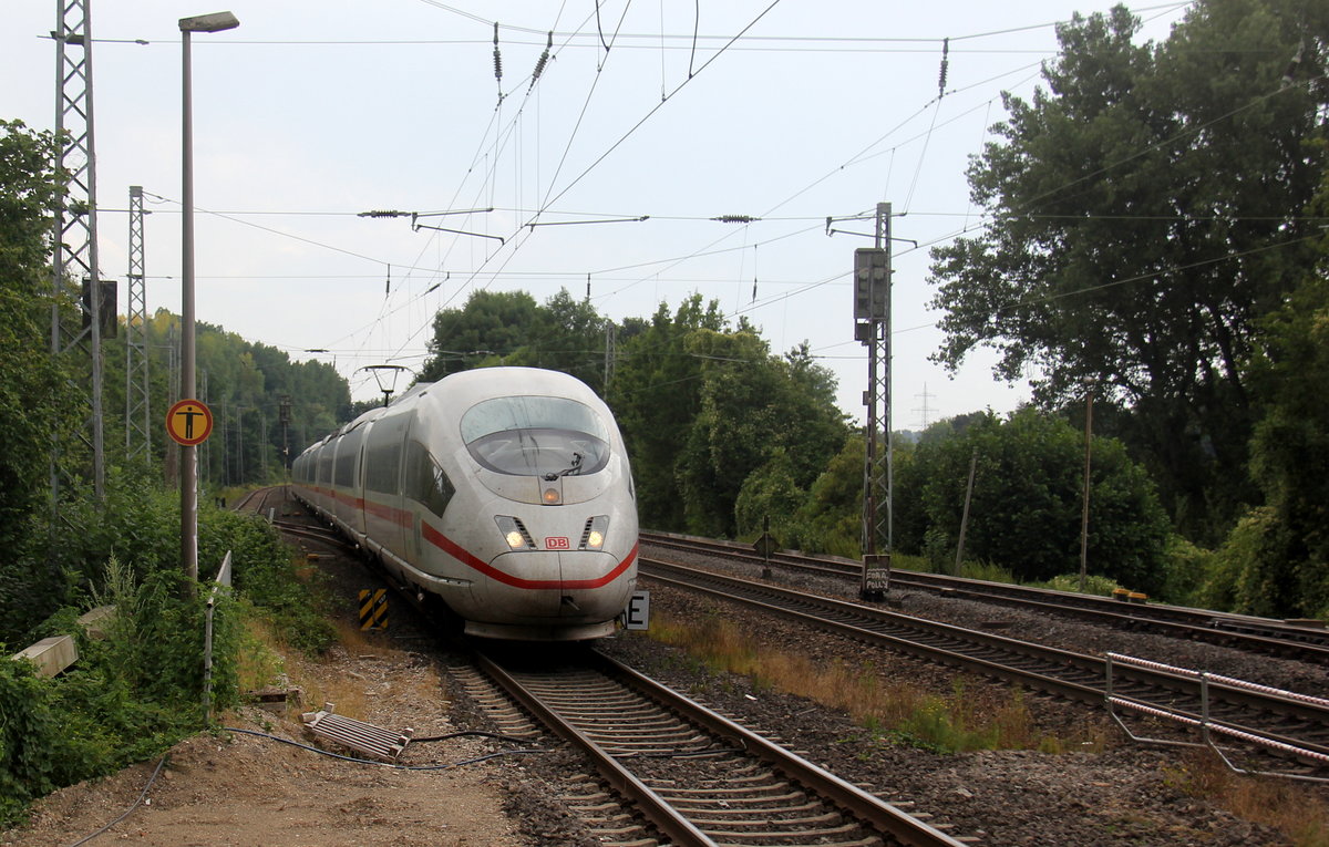 Der ICE3 DB aus Brüssel-Süd(B) nach Frankfurt-am-Main(D) kommt aus Richtung Aachen-West als Umleiter und fährt durch Kohlscheid und fährt in Richtung Herzogenrath,Mönchengladach. Aufgenommen von Bahnsteig 1 in Kohlscheid. 
Bei Sommerwetter am Nachmittag vom 25.7.2019.