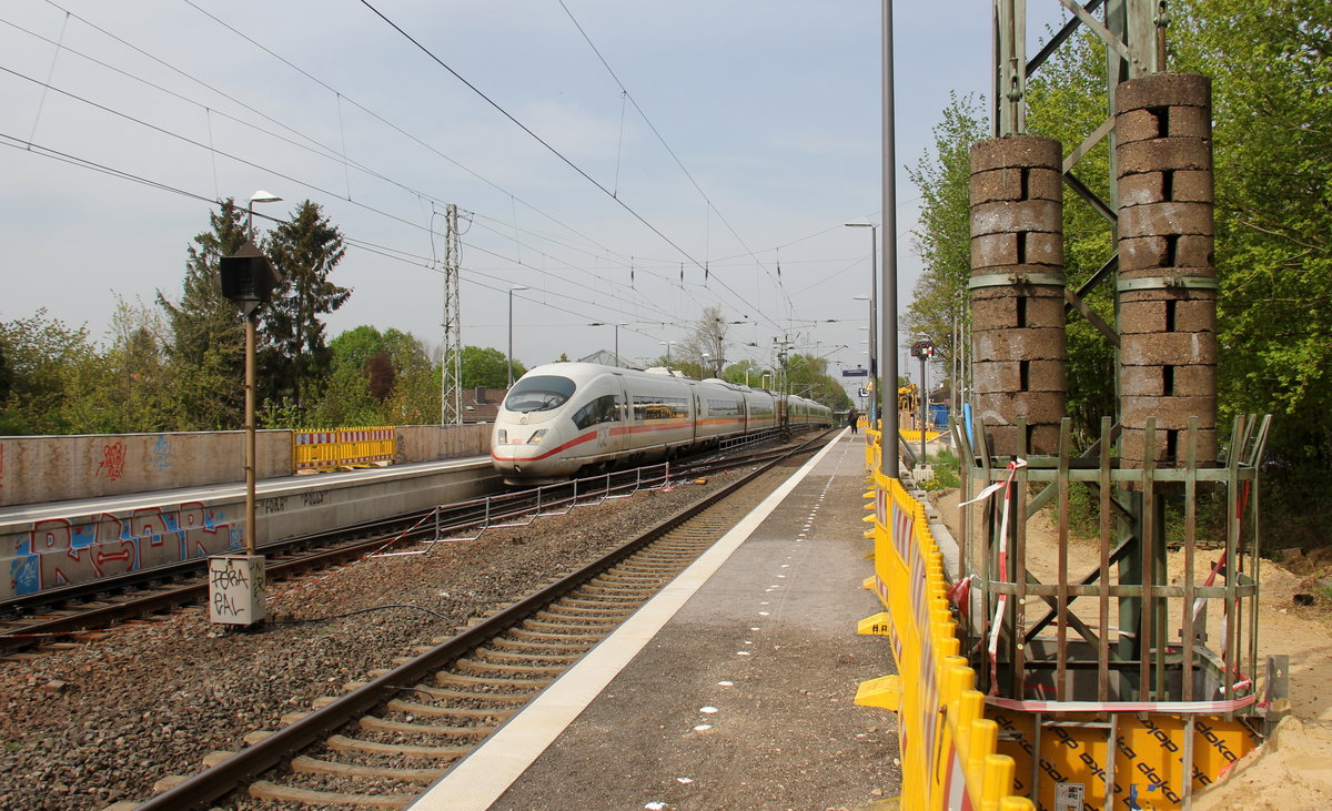 Der ICE3 DB aus Frankfurt am Main nach -Brüssel-Süd kommt durch Kohlscheid als Umleiter aus Richtung Neuss,Herzogenrath und fährt in Richtung Aachen-West,Hbf und fährt die Kohlscheider-Rampe hoch. 
Aufgenommen von Bahnsteig 1 in Kohlscheid. 
Bei Sommerwetter am Nachmittag vom 23.4.2019.