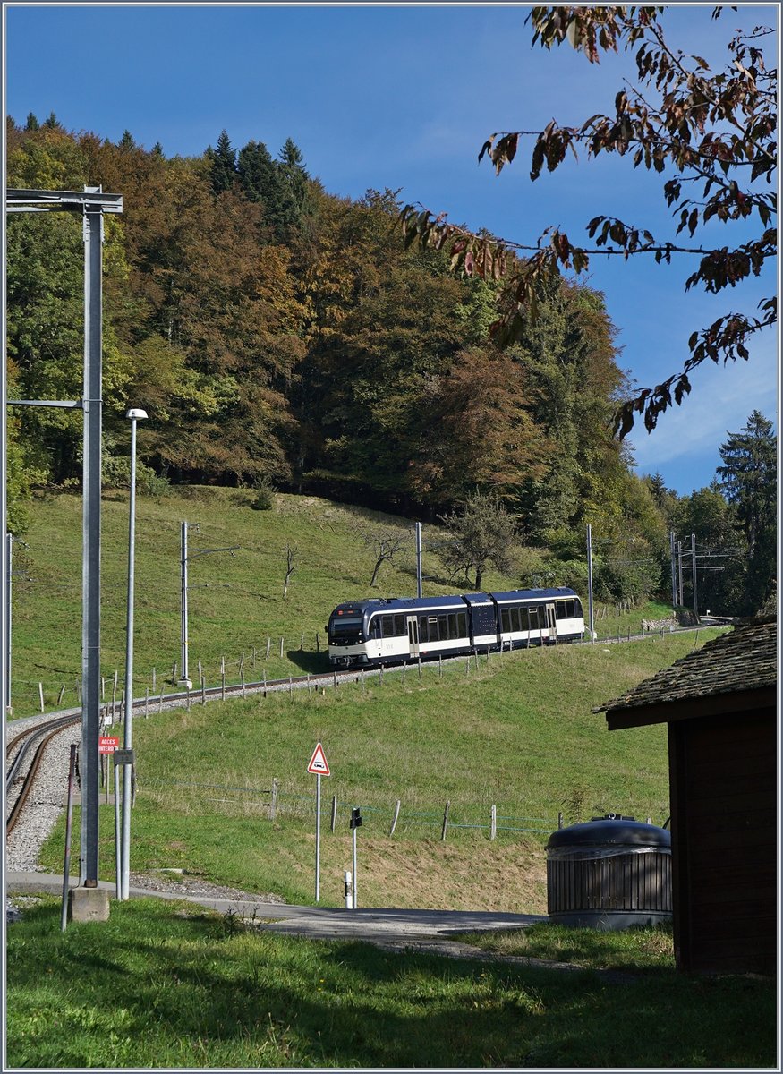 Der im  Inselbetrieb  eingesetzte MVR SURF ABeh 2/6 7503 erreicht als Fayaux.
16. Okt. 2016