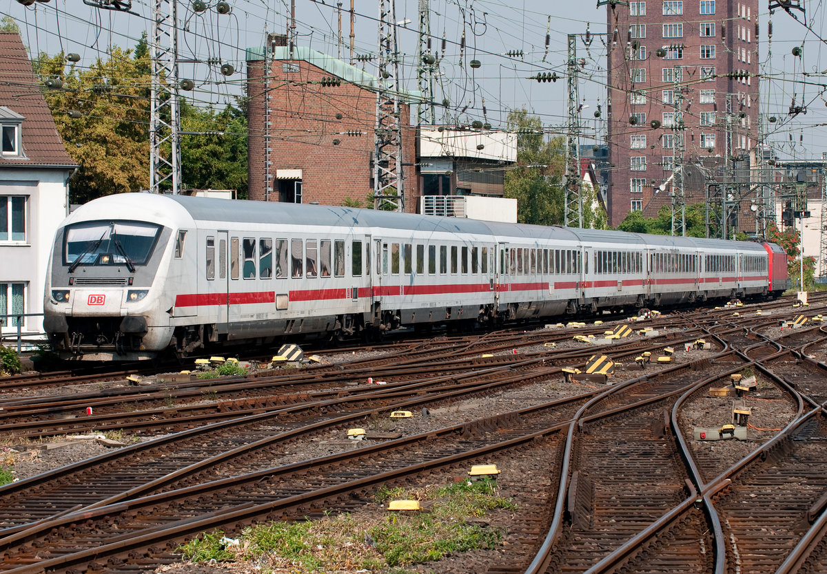 Der Intercity-Express einfahrt in den Kölner-HBF. Aufgenommen am 25.7.2018.