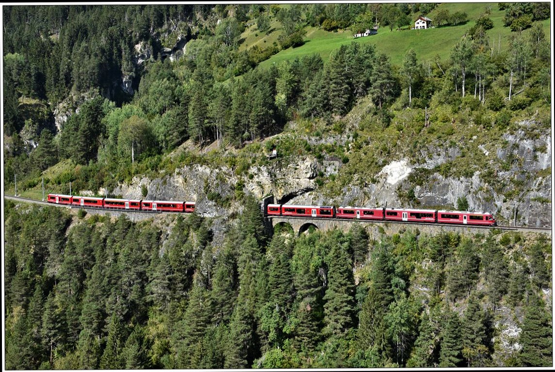Der IR1133 mit eienm Allegra ABe 8/12 durchfährt den Zalainttunnel zwischen Schmittentobel- und Landwasserviadukt. (30.09.2019)