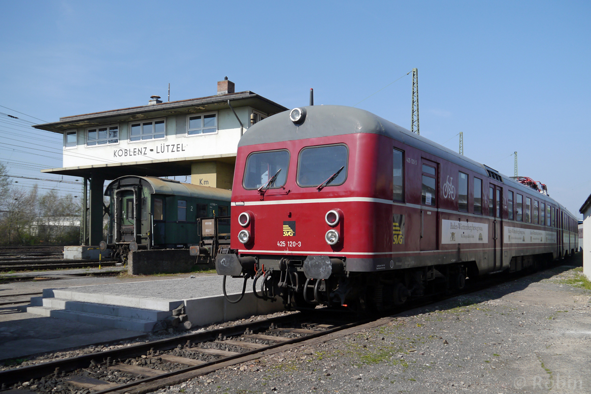 Der im Jahre 1934 gebaute und ca. 1963 modernisierte ET25 015 ist der erste Sonderzug, der den neuen Bahnsteig im DB-Museum Koblenz-Lützel nutzen durfte. So kann das Museum auch direkt mit Zügen angefahren werden und man muss nicht in Busse umsteigen. (29.03.2014)