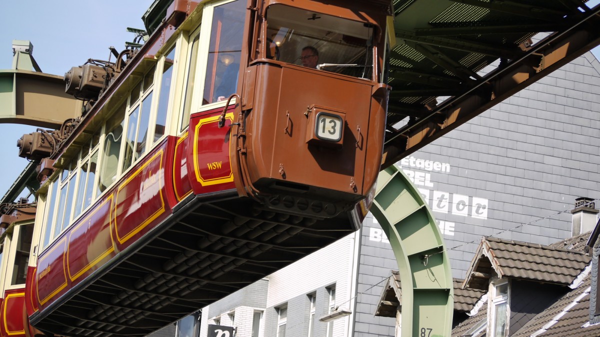 Der Kaiserwagen der Wuppertaler Schwebebahn am 24.04.2013 in W-Sonnborn