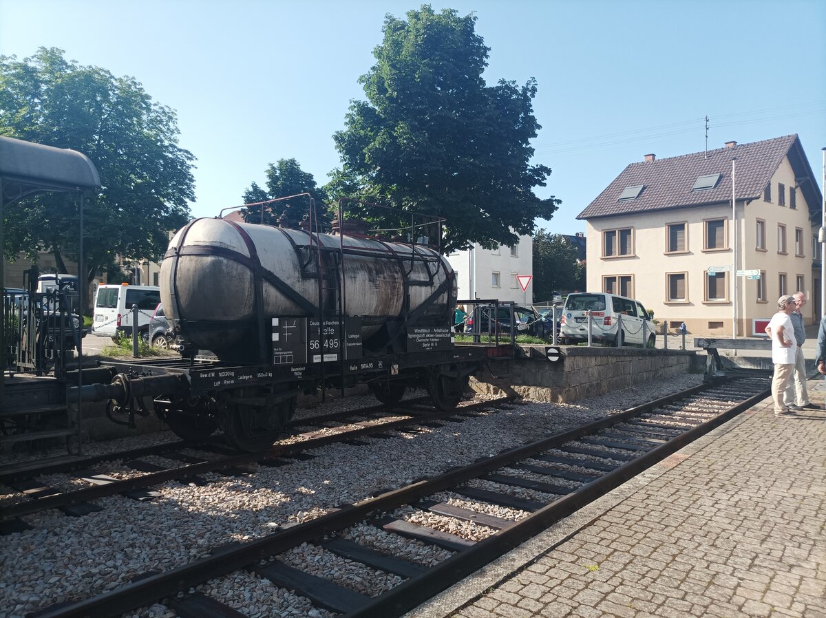 Der Kesselwagen 17 am Bahnhof Kandern Datum 18.07.21 er gehört zum Güterzug der Kandertalbahn und ist meist in Kandern zu finden 