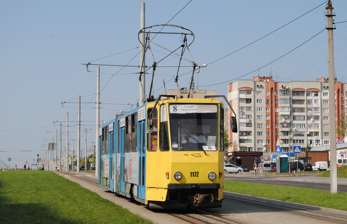 Der KT4SU 1172 wurde 2012 gebraucht aus Winnitsa übernommen, wo er mit der Nummer 209 unterwegs war. Am 30.08.2018 hatte er Dienst auf der Linie 8 und konnte am prosp. Chervonoi Kalyny festgehalten werden.