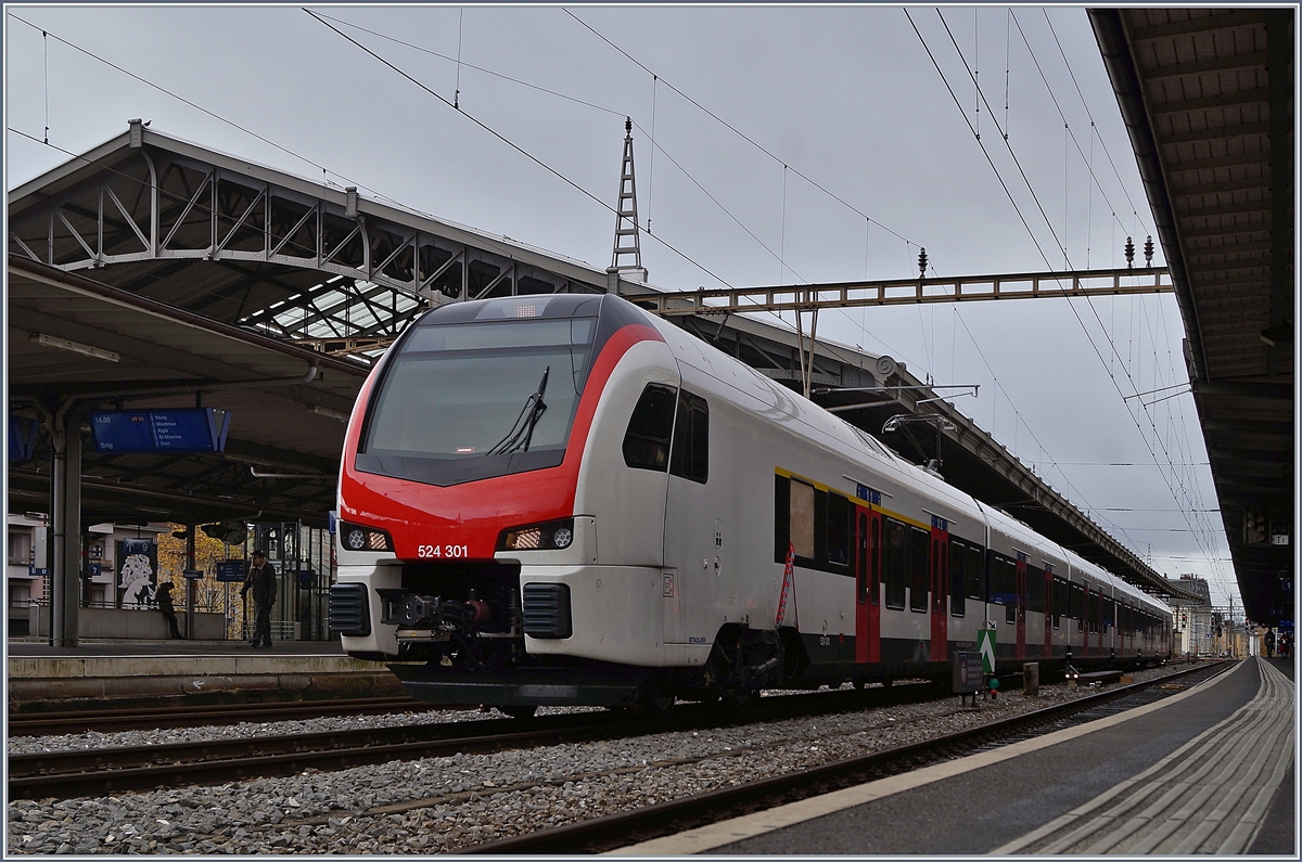 Der künftige TILO SBB RABe 524 301 (UIC 94 82 2 524 301-0 CH-SBB) in Lausanne.

28. Nov. 2019 