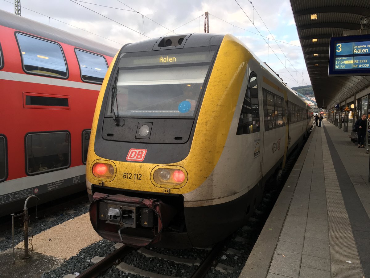 Der in den  Landesfarben Lackierte Regio - Swinger 612 112 war am 8.10.16 als Ire 3234 (Ulm hbf - Aalen) unterwegs und konnte in Ulm hbf festgehalten werden.