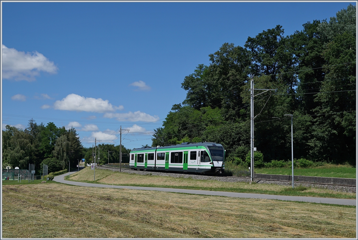 Der LEB RBe 4/8 41 erreicht auf seiner Fahrt nach Lausanne Flon in Kürze den Bahnhof von Jouxtens-Mézery.

22. Juni 2020