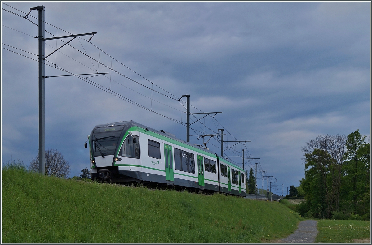 Der LEB RBe 4/8 N° 43 erreicht als Regionalzug 245 von Lausanne kommend, in Kürze seinen Zielbahnhof Chesaux.
25. April 2014