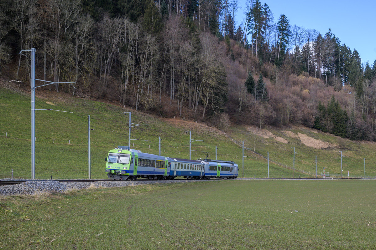 Der letzte BLS Einheitswagen I im Planeinsatz: Hier unterwegs als Regio zwischen Solothurn und Thun via Burgdorf.