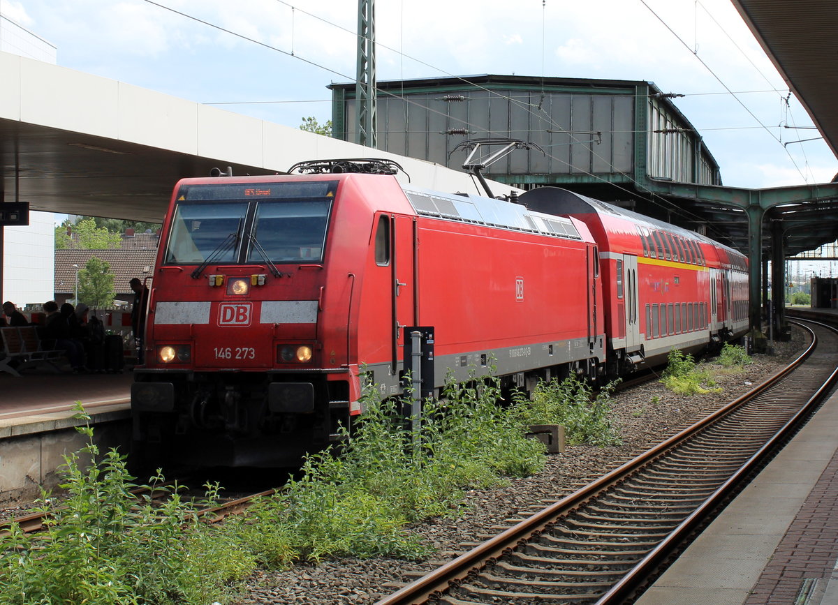 Der letzte Tag ist für den RE5 der DB angebrochen. Heute am 08.06.19 stand 146 273 mit einem RE5 nach Wesel im Duisburger Hauptbahnhof. Ab morgen den 09.06.19 wird das Englische Unternehmen National Express den RE5 von Koblenz nach Wesel übernehmen. Der RE5 wird dann ebenfalls Teil des neuen RRX-Konzepts.