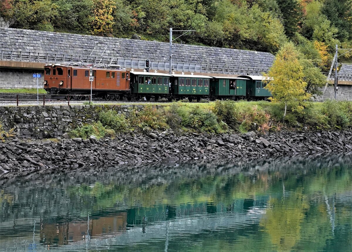 Der letzte Tag der la belle dame der Romandie am Bernina.
Impressionen von der ABSCHIEDSTOURNEE DER BB 81 von Miralago am 9. Oktober 2022.
Foto: Walter Ruetsch