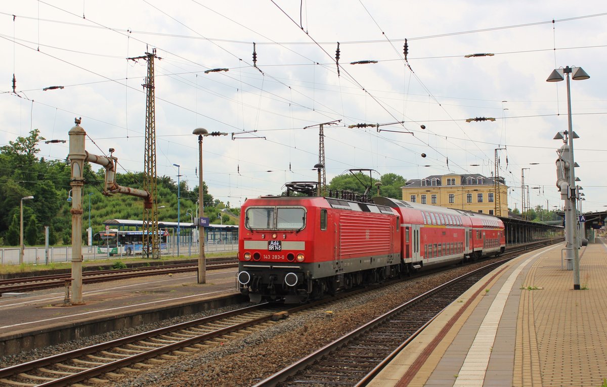 Der letzte Tag mit 143 und den Dostos war am 11.06.16. Hier die RB 26116 mit 143 283-0 in Riesa.