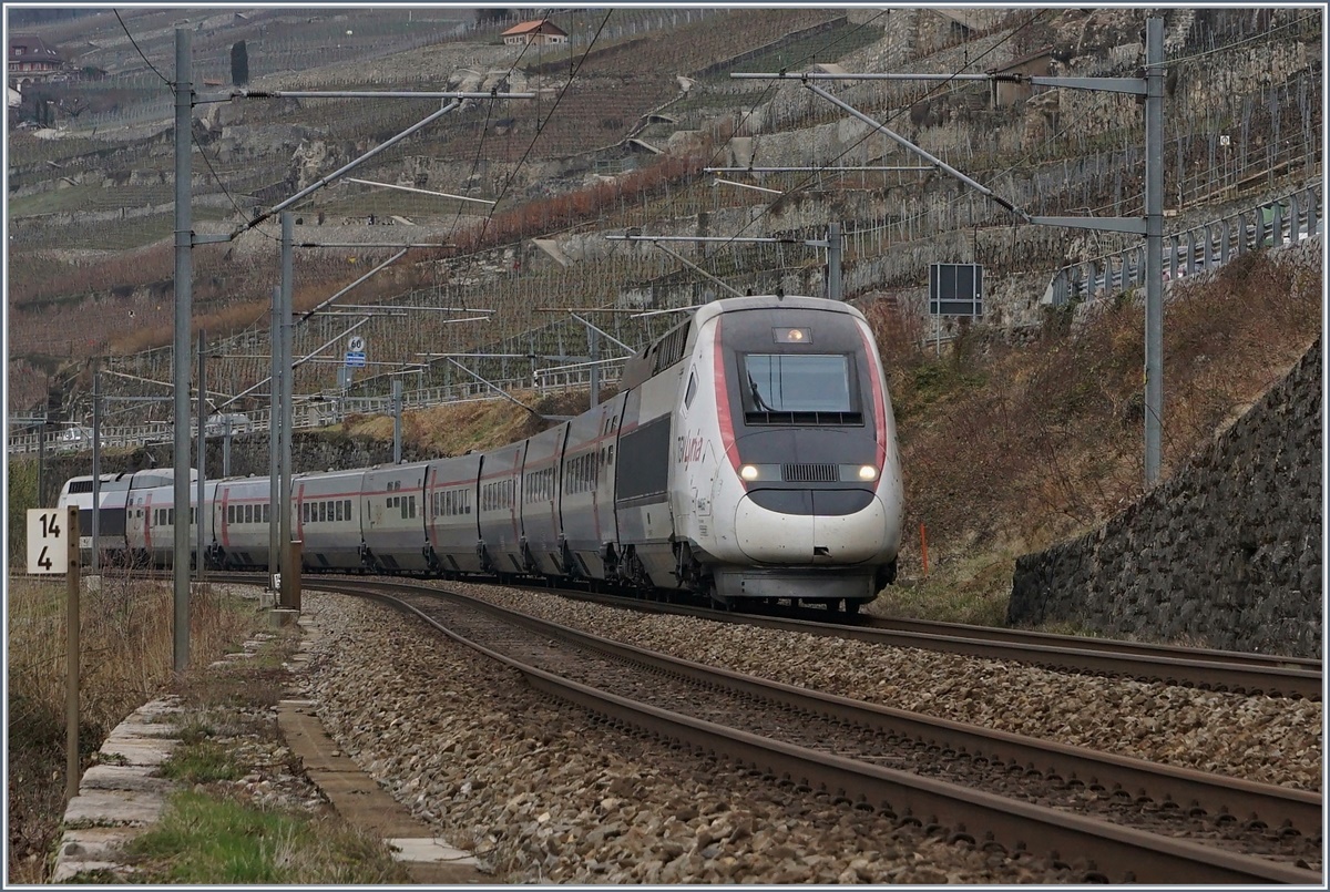 Der letzte TGV Paris - Brig für diese Saison und somit wohl für immer: TGV Lyria 9263 kurz vor St-Saphorin am 4. März 2017.