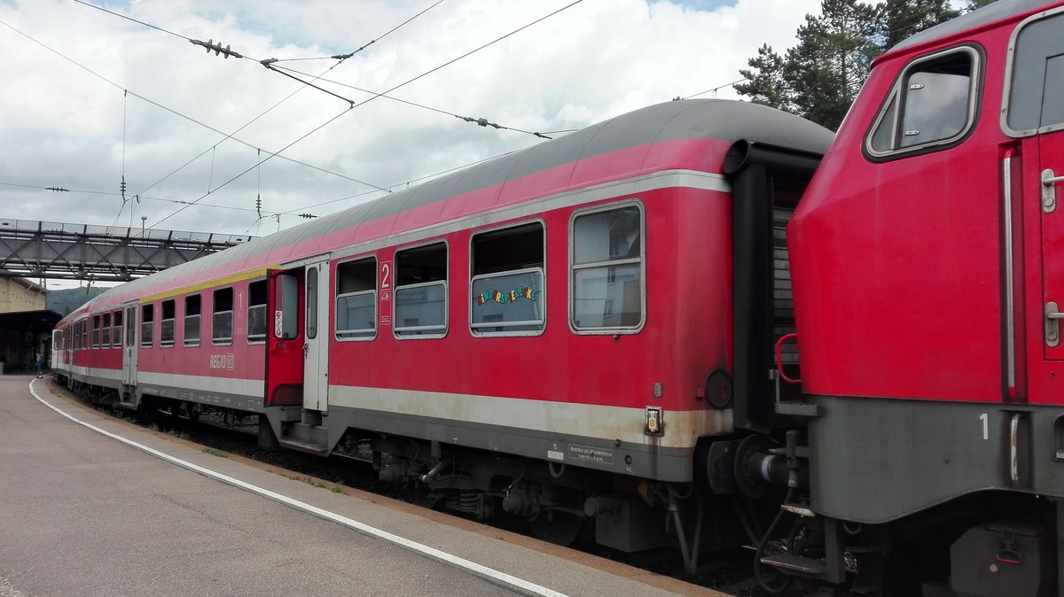 Der letzte Ulmer ABnrz 403 war am 28.07.2017 in einer IRE Stuttgart-Geislingen(Steige)-Lindau Ersatzgarnitur unterwegs. Er hat die Wagennummer 50 80 31-34 191 ABnrz 403.4 und bekam 2014 eine Hauptuntersuchung.
