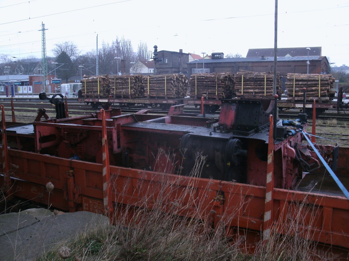 Der Lokrahmen von 99 4652 wurde,am 13.Januar 2014,zur Aufarbeitung abtransportiert.Aufnahme in Bergen/Rügen.