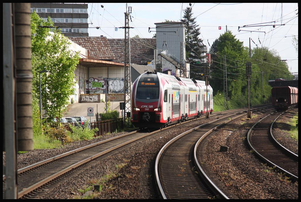 Der Luxemburger Doppelstock ET 2303 erreicht hier am 28.4.2018 um 9.37 Uhr aus Koblenz kommend den Bahnhof Trier Süd. Der Zug war auf der Relation Luxemburg - Koblenz im Einsatz.
