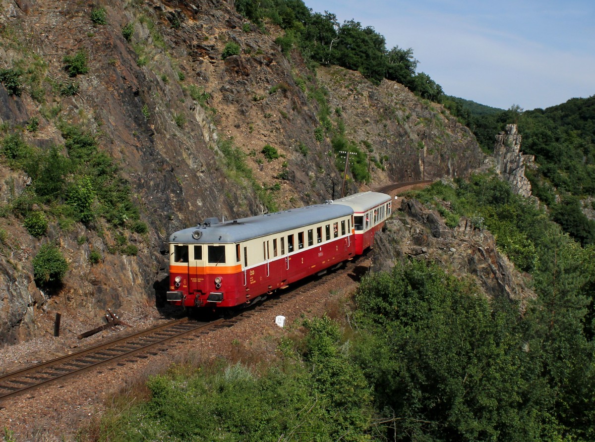 Der M 262 1168 als Sonderzug am 11.07.2015 unterwegs bei Petrov u Prahy.