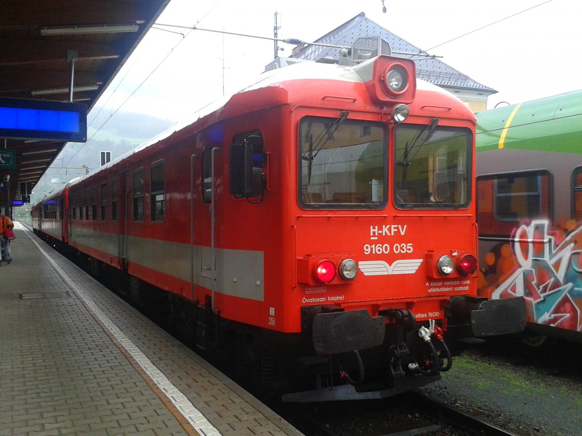 Der MÁV Ultraschallmesszug 9160 035 am 15.5.2015 im Bahnhof Lienz.