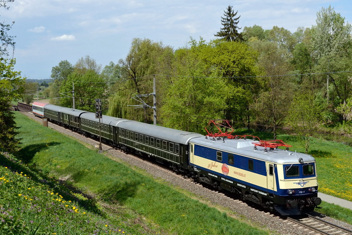 Der  Majestic Imperator  nach Opatija-Matulji war am 26. April 2015 zwischen Wien Fjb und Spielfeld-Straß als SE 14557 unterwegs, und wurde von der ÖGEG 1010.15 bespannt, sowie von mir in Wildon fotografiert.