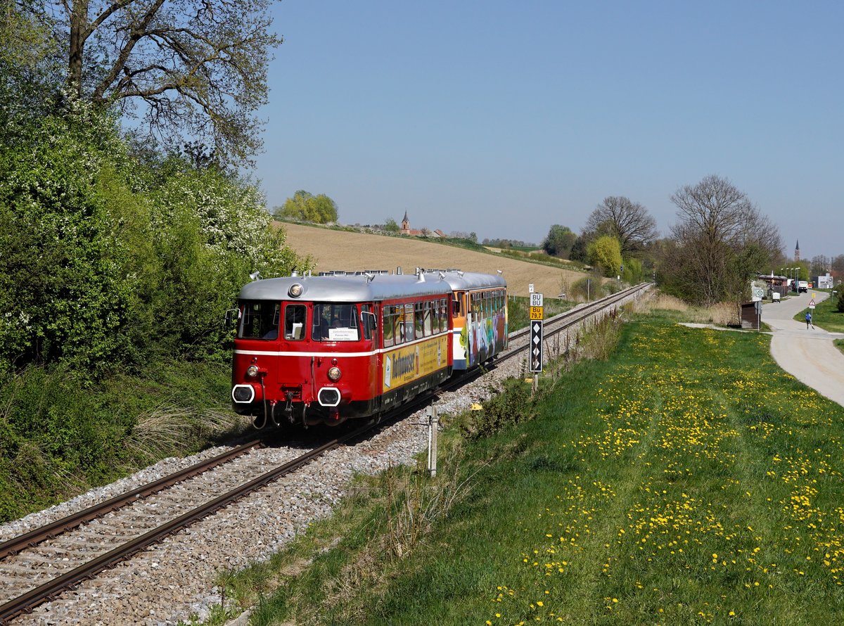 Der MAN VT 26 als RB nach Mühldorf am 20.04.2019 unterwegs bei Eggenfelden.