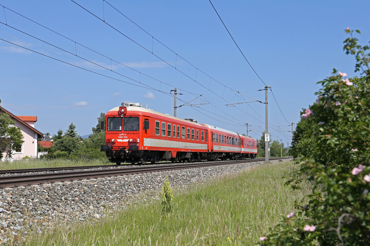 Der MAV-Ultraschallmesszug kurz vor der Hst.Sollenau am 21.5.18