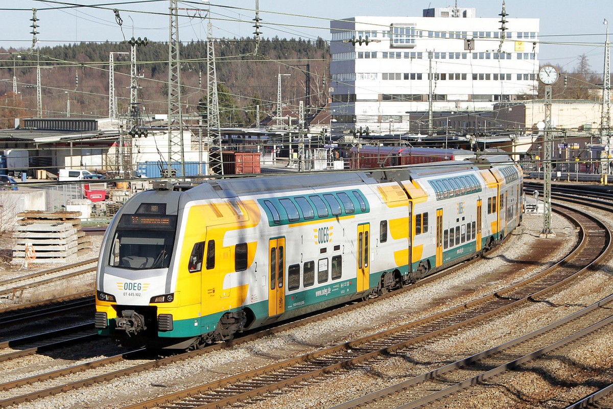 Der Meridian-Ersatzzug ODEG bei der Ausfahrt am Bf. Traunstein am 13.01.2014