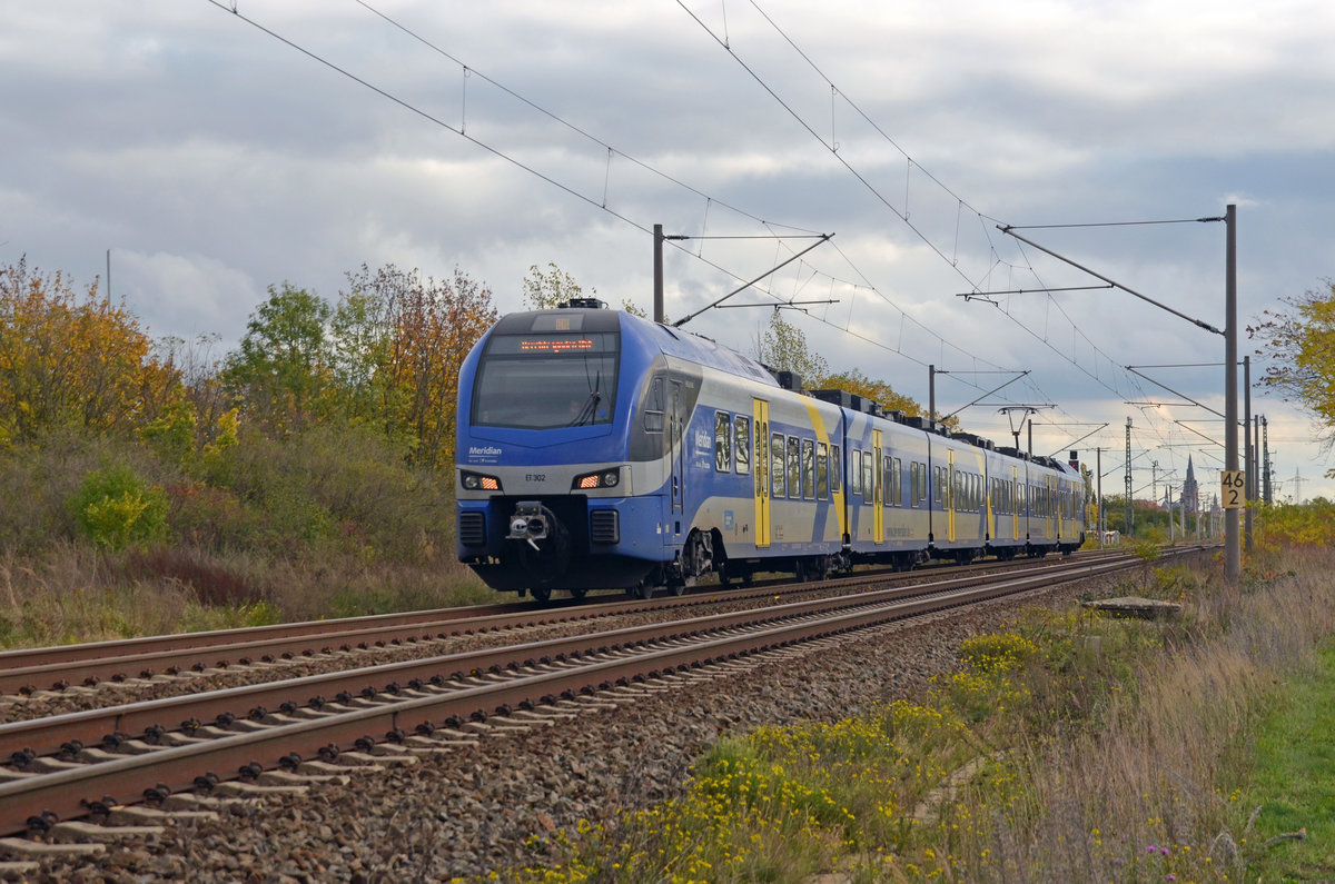 Der Meridian-Flirt 3 430 002 rollte am 27.10.20 durch Greppin Richtung Dessau. 