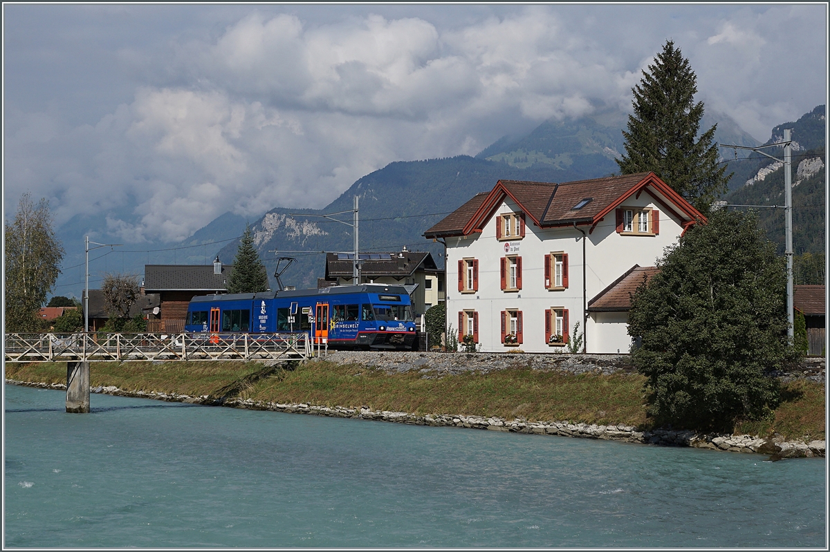 Der MIB Be 2/6 N° 13 ( ex CEV Be 2/6 7004  Montreux  und künftiger Zentralbahn Be 125 013) zeigt sich in bei der Haltestelle Aareschlucht West auf seiner Fahrt von Meiringen nach Innertkrichen. 

22. Sept. 2020