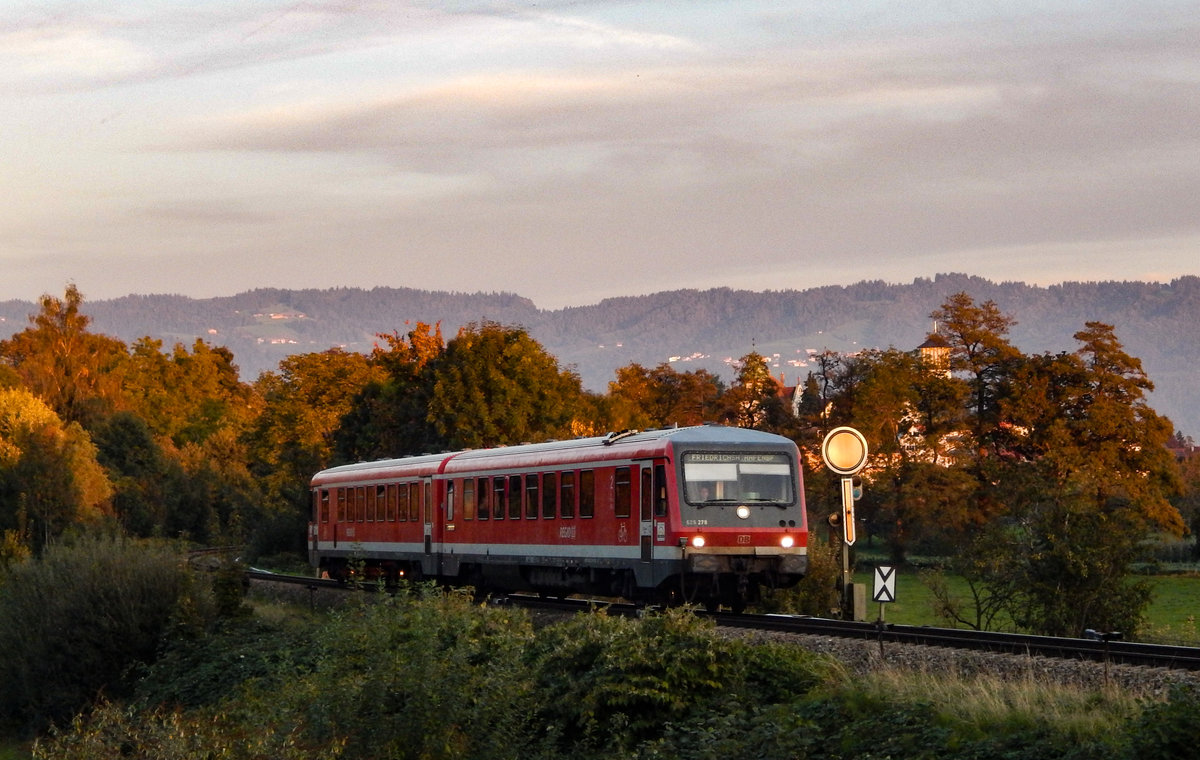 Der mittlerweile in Ulm-Söflingen abgestellte 628 278, war Mitte September 2017 hier noch bei Lindau-Aeschach als RB nach Friedrichshafen Hafen unterwegs. 