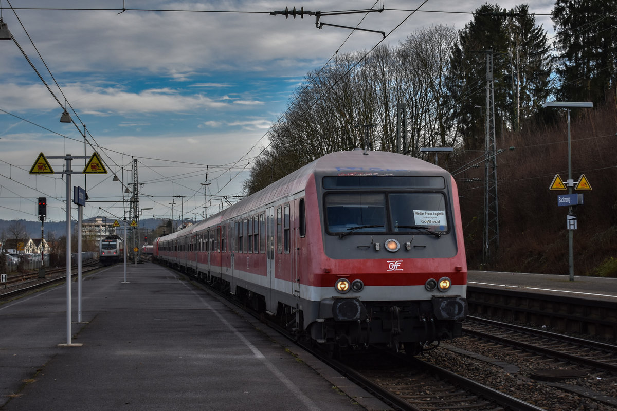 Der mittlerweile zur GfF gehörende 50 80 80-34 101-1 Bnrbdzf 480.1 ist aktuell auf dem RE90 Ersatzverkehr anzutreffen, Backnang 21.12.19