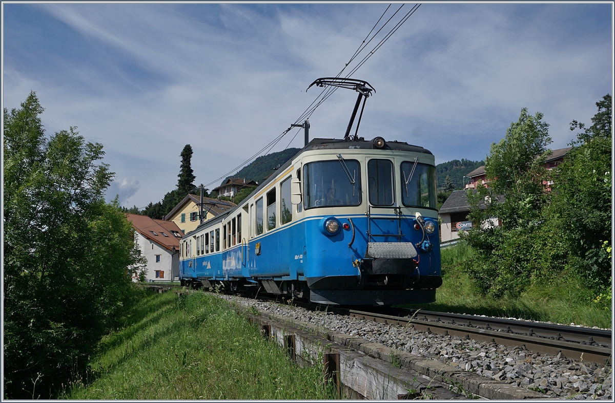 Der MOB ABDe 8/8 4001 SUISSE als Regionalzug 2347 von Chernex nach Montreux kurz nach Planchamp.
21. Juni 2018
