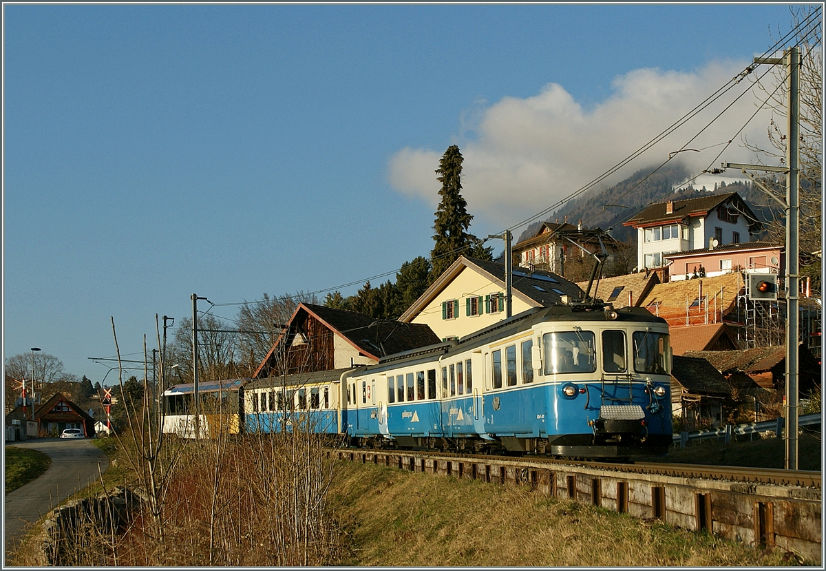 Der MOB ABDe 8/8 4001 mit seine Regionalzug 2225 von Zweisimmen nach Montreux bei Planchamp.
17. Feb. 2014