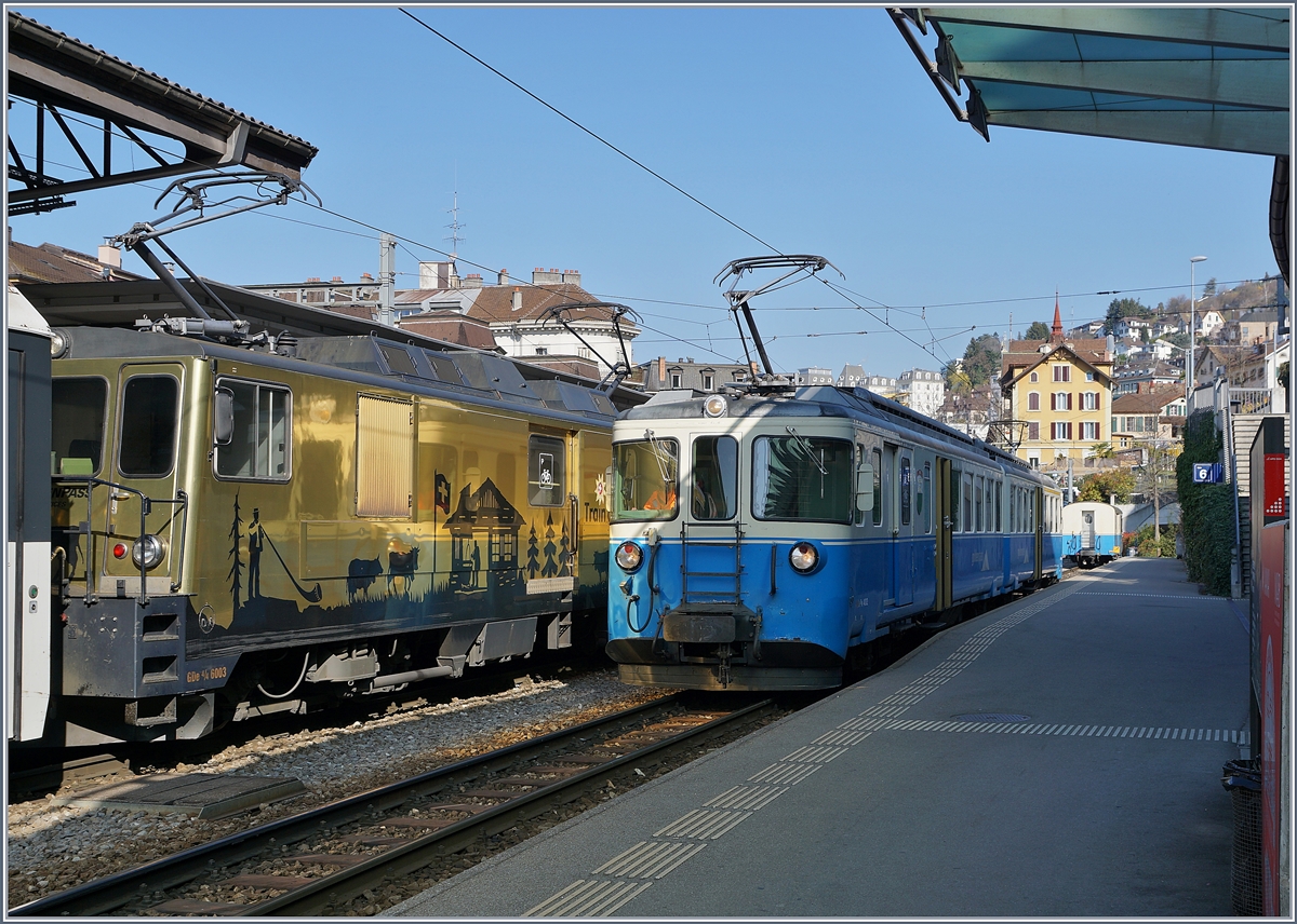 Der MOB ABDe 8/8 4002 steht in Montreux auf Gleis 6.

28. März 2019