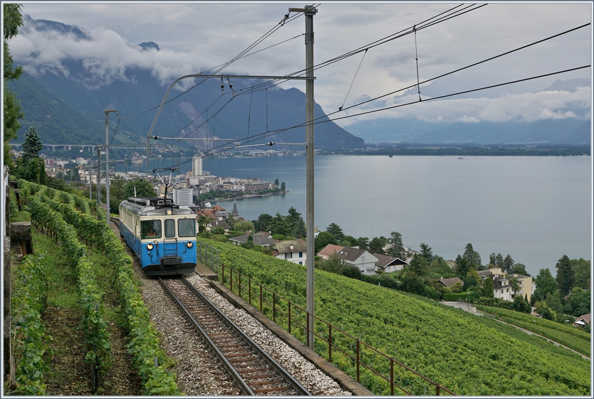 Der MOB ABDe 8/8 4002 VAUD auf dem Weg nach Chernex oberhalb von Montreux kurz vor Châtelard VD. 

19. August 2019