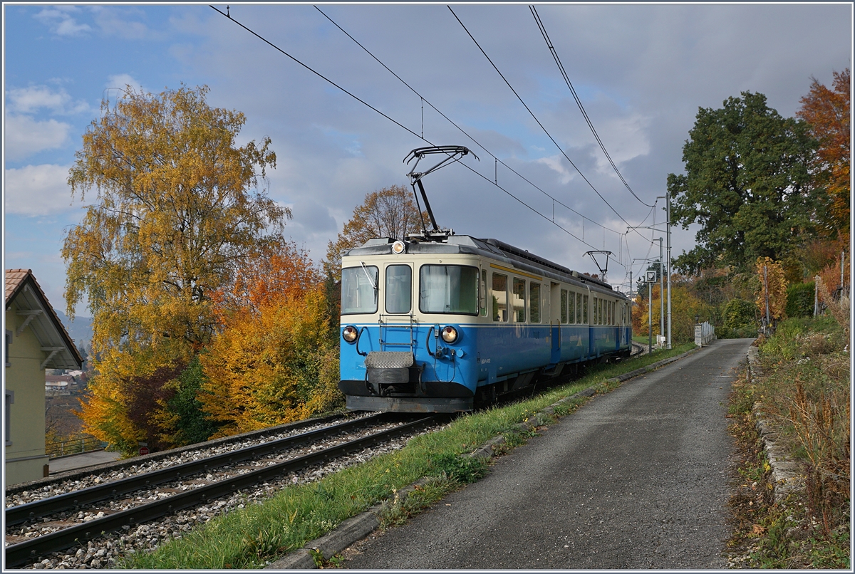 Der MOB ABDe 8/8 4002 VAUD auf der Fahrt Richtung Montreux kurz vor der Haltestelle Planchamp. 

06. Nov. 2018