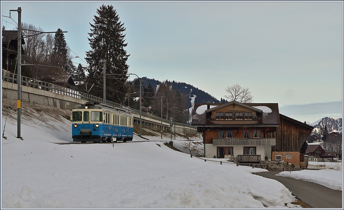 Der MOB ABDe 8/8 4002 VAUD ist bei Schönried auf dem Weg nach Gstaad.

10. Jan. 2018