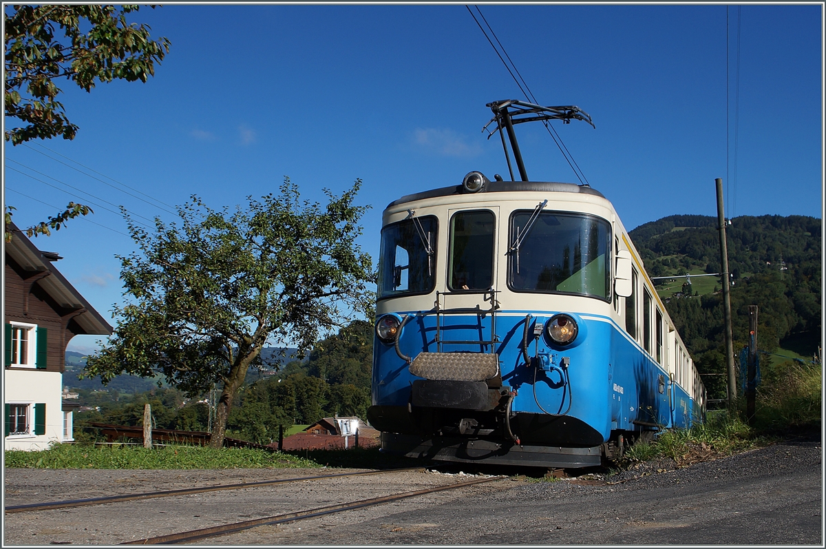 Der MOB ABDe 8/8 4003  BERN  bei der Blonay-Chamby Bahn beim Halt in Cornaux.
13. Sept. 2014