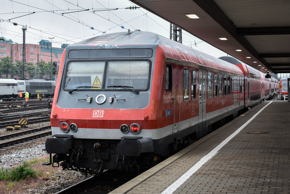 Der Münchner 80-34 104 Bnrbdzf 480.1 stand am 20.05.19 in der P-Reserve am Hbf