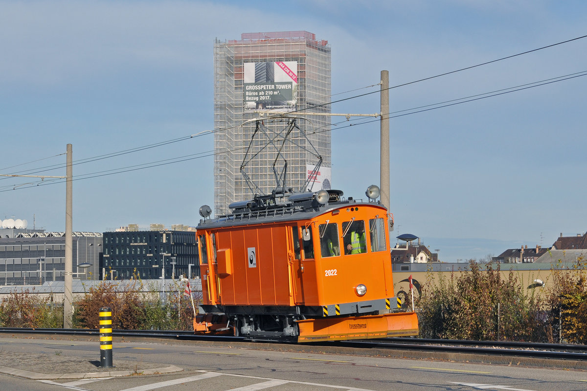 Der nächste Winter kommt bestimmt. Der Schneepflug 2022 auf einer Testfahrt bei der Münchensteinerstrasse. Die Aufnahme stammt vom 20.11.2016.