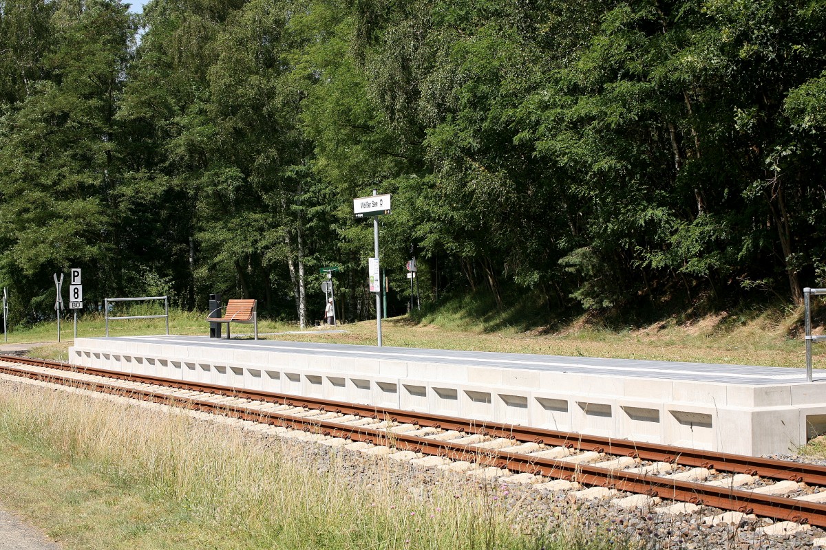 Der neu eingerichtete Haltepunkt   Weisser See  an der Strecke Neustrelitz-Mirow bei Wesenberg. 21.07.2014 12:02 Uhr