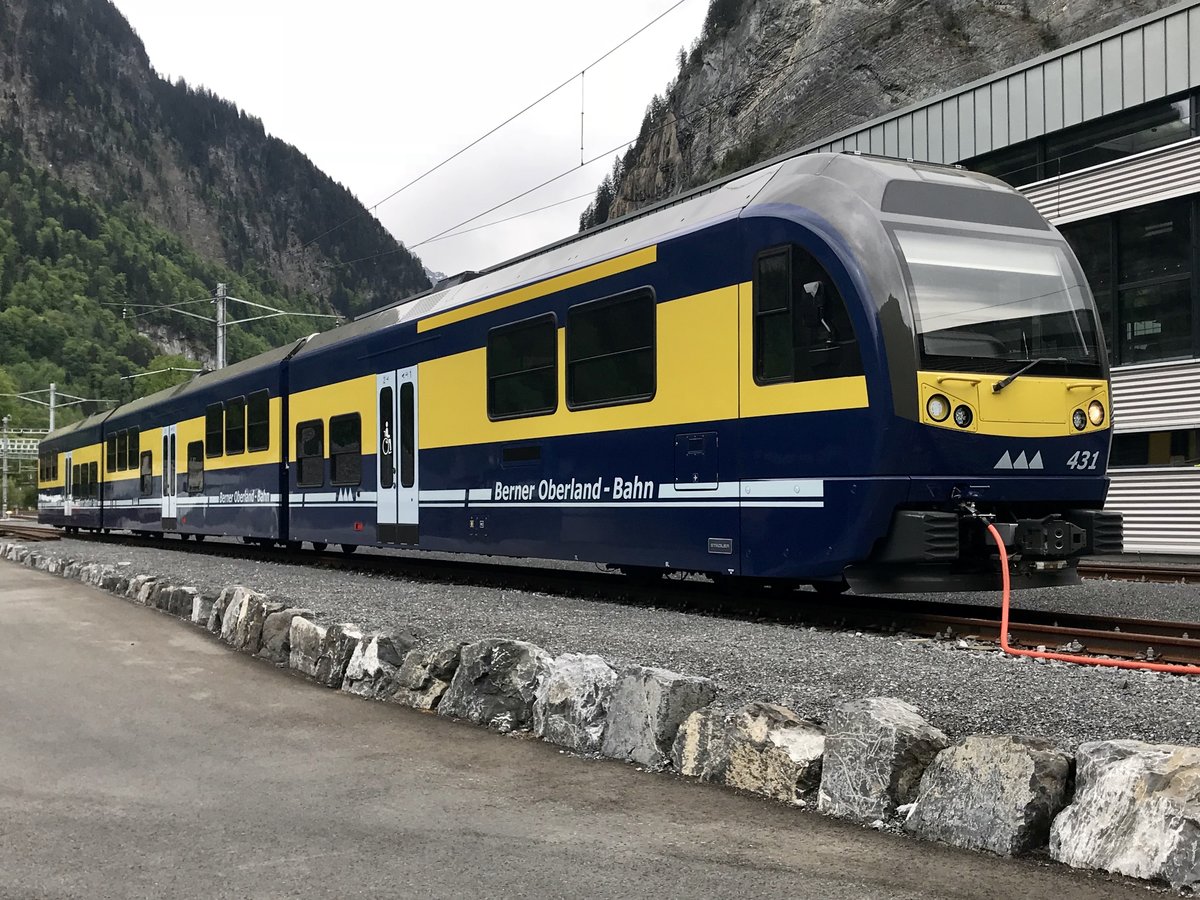 Der neue Gelenksteuerwagen 2. Generation 431 am 29.4.18 neben der Werkstätte Zweilütschinen abgestellt.