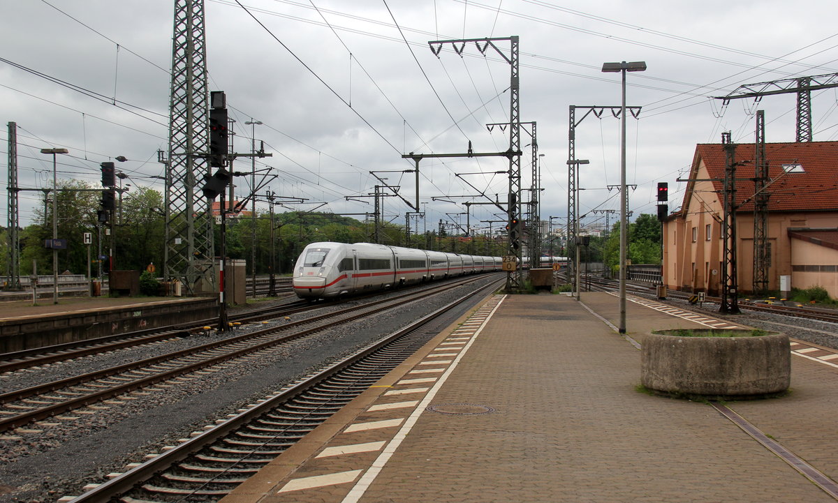 Der Neue ICE4 von Hamburg-Hbf nach München-Hbf und fährt in Fulda ein.
Aufgenommen vom Bahnsteig in Fulda. 
Bei Sonne und Wolken vom 22.5.2019.
