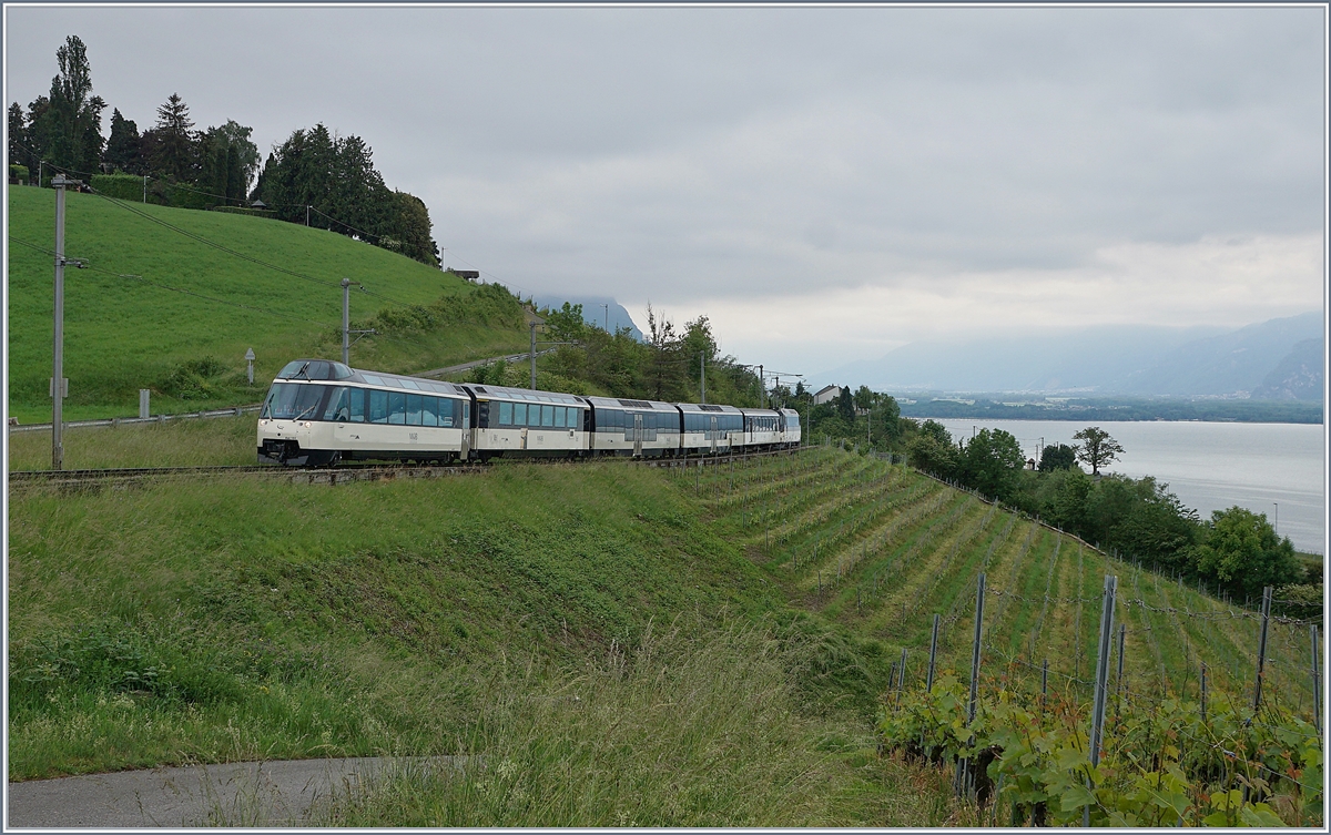 Der  neue  MOB GoldenPass Panoramic PE 2228 kurz von Planchamp. Die MOB Ge 4/4 8004 schiebt den Zug von Montreux nach Zweisimmen. Der Zug ist wie folgt zusammengesetzt: Ast 151, As 112, Bs 236, Bs 237 BD 205 und die bereits erwähnte Ge 4/4 8004. 

14. Mai 2020