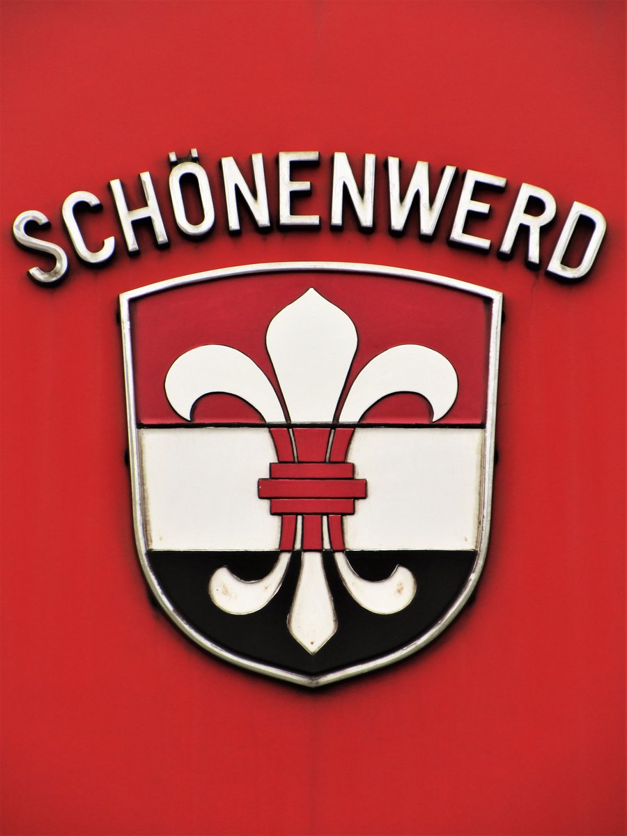 Der (noch!)gut erhaltener Wappen  SCHÖNENWERD  trägt die SBB Re 6/6 Nr. 11650. Sie stand am Sonntag, 7. Mai 2017 auf einem Abstellgleis in Bülach.