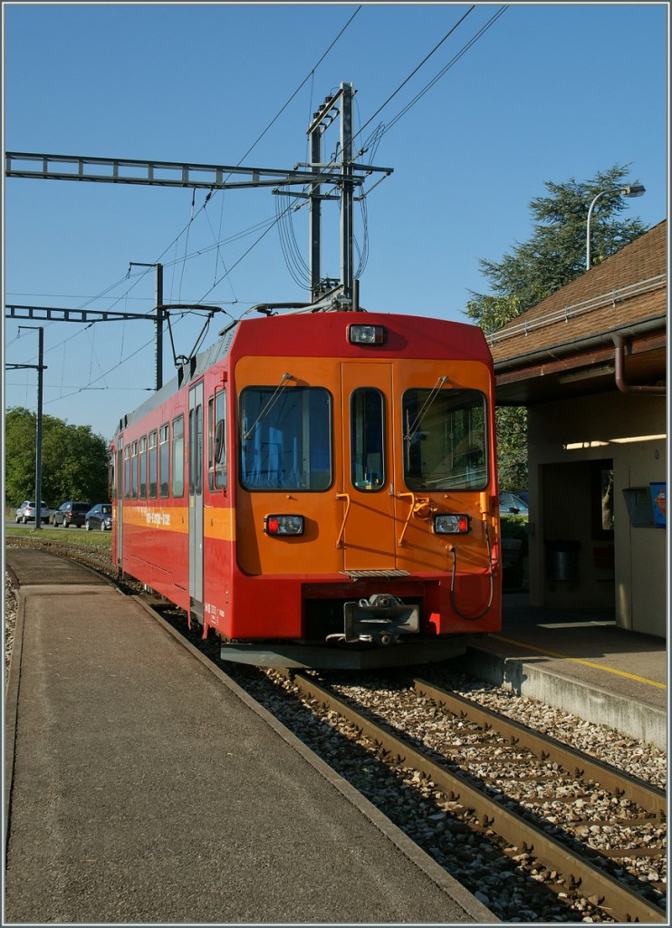 Der NStCM Regionalzug 215 wartet in Trlex auf den Gegenzug.
28. August 2013