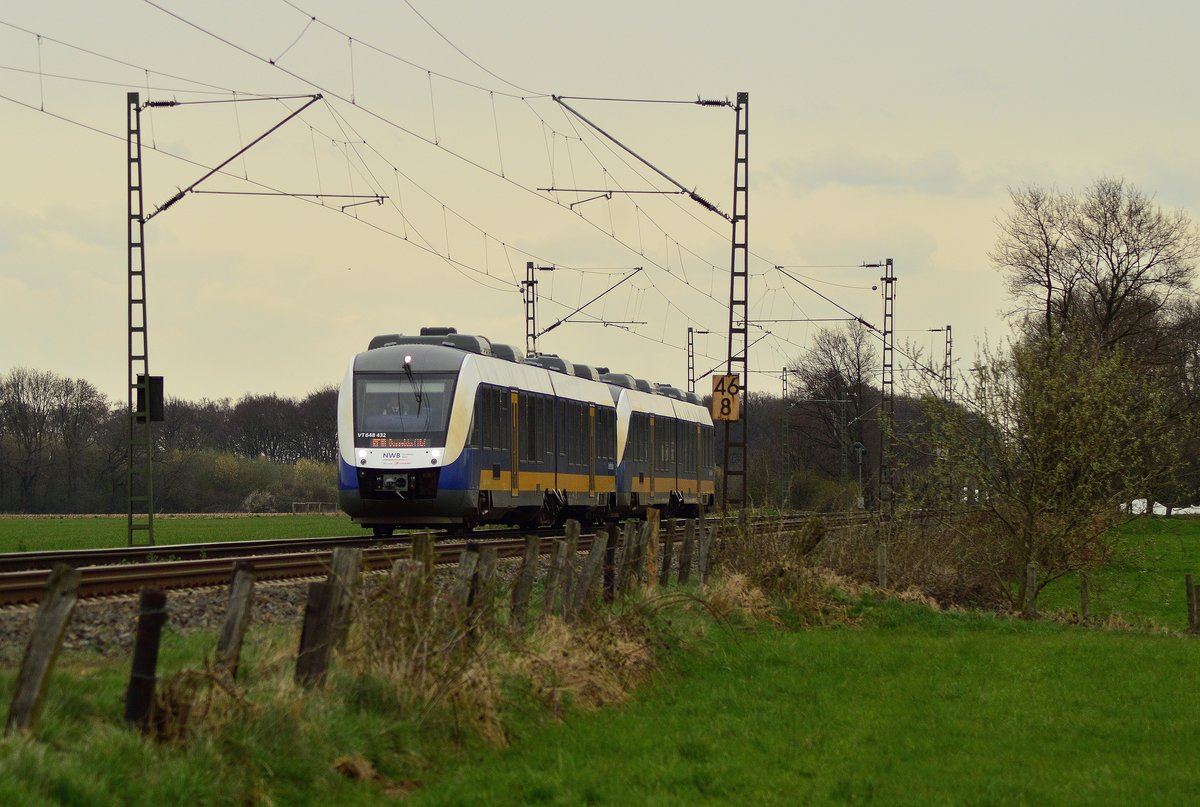 Der NWB VT648 432 führt einen RE 10 aus Krefeld kommend bei Bösinghoven gen Düsseldorf Hbf. 31.3.2016