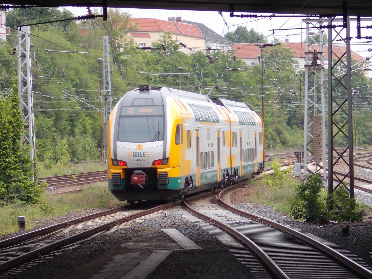 Der ODEG KISS VT445 102 fuhr,am 23.Mai 2015,aus Berlin Lichtenberg nach Cottbus.