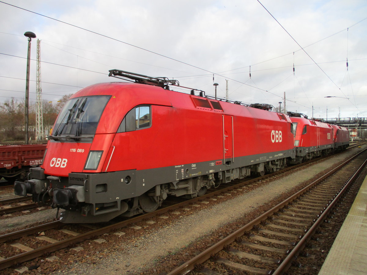Der österreichische Taurus 1116 089 und zwei weitere 1116er,am 11.Januar 2020,im brandenburgischen Eberswalde.