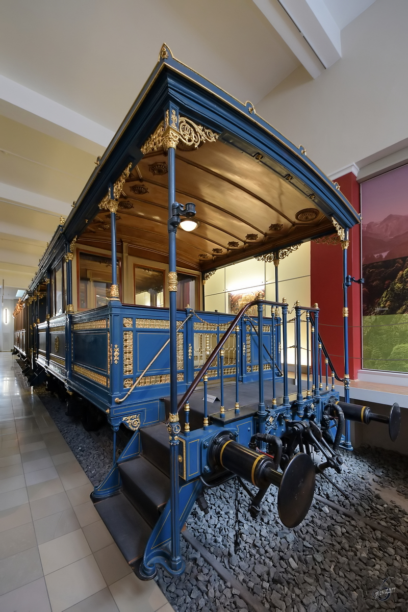 Der offene Terassenwagen von Ludwig II. Mitte Mai 2017 im Verkehrsmuseum Nürnberg.